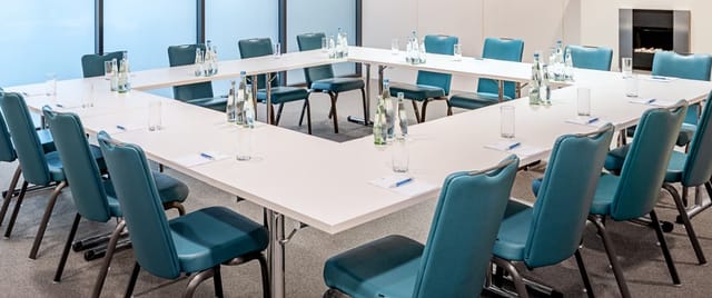 U-shaped meeting room in NH Berlin Alexanderplatz, ideal for collaborative discussions.
