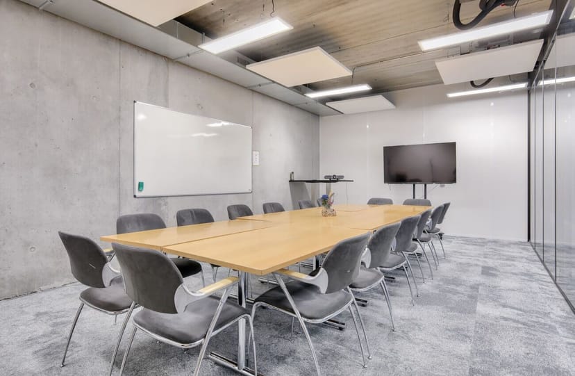 Modern meeting room at EuraTechnologies with large table, ideal for corporate events.