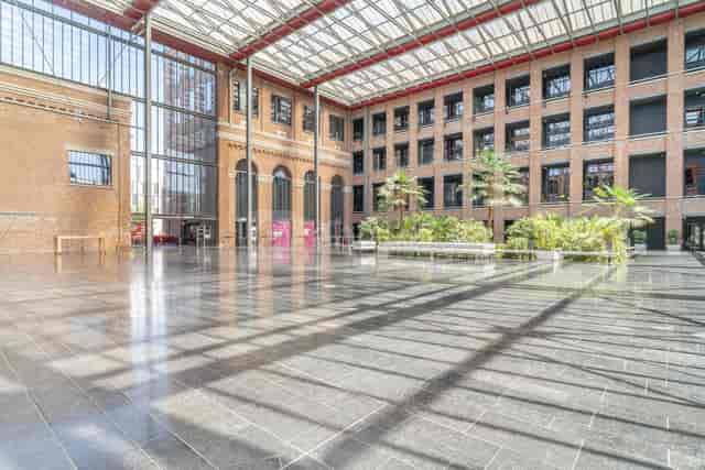 Spacious function room with glass roof, ideal for conferences and exhibitions.