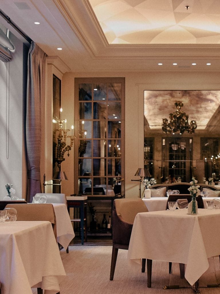 Elegant dining space at Hôtel du Collectionneur for upscale events and corporate dinners.