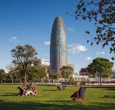 Mirador Torre Glories with lounge chairs, ideal for outdoor networking events.