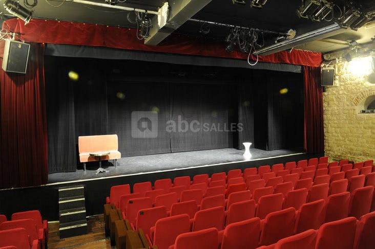 Le Studio Marie Bell theater with red seating, ideal for performances and corporate events.