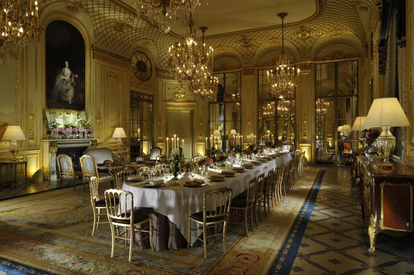 Elegant dining room at Salon Pompadour, ideal for gala dinners and exclusive events.