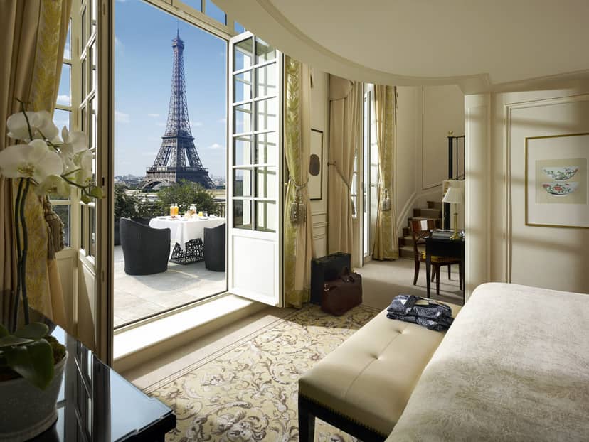 Luxurious Le Grand Salon, Eiffel Tower view, ideal for high-end meetings and events.