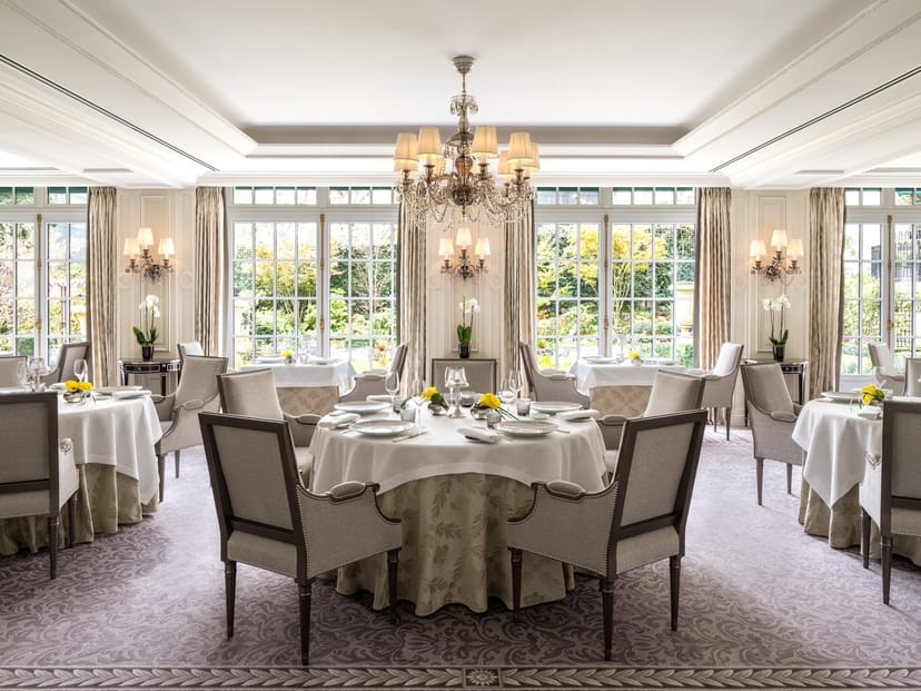 Elegant dining room in Le Salon Marie Bonaparte, ideal for corporate events and private dinners.