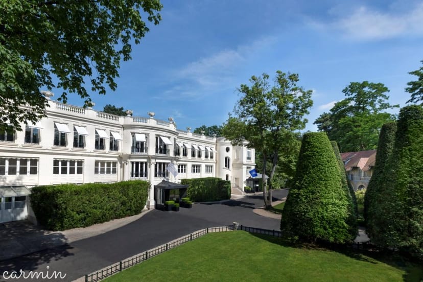 Elegant Empire venue in Le Pré Catelan, ideal for upscale weddings and corporate events.