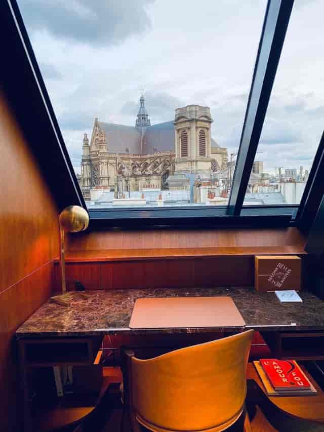 Gutenberg salon at Hôtel Madame Rêve, elegant meeting space with stunning views for corporate events.