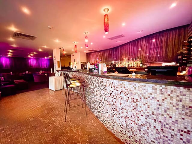 Stylish bar area in Zari Restaurant, ideal for networking events and cocktail receptions.