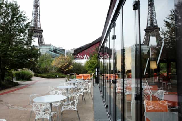 Le Café Jacques outdoor venue with Eiffel Tower, perfect for Paris events and gatherings.