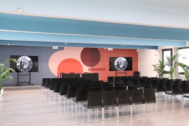  Valle Inclán Room