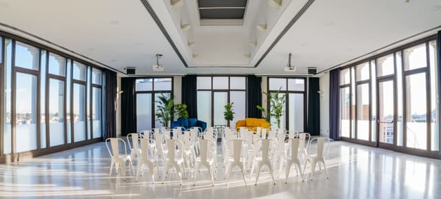  Valle Inclán Room