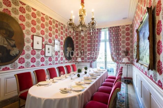 Seymour Weller in elegant meeting room, ideal for corporate events and networking.
