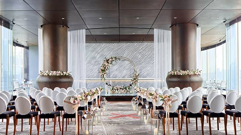 Elegant wedding ceremony setup at Hankow II, featuring a circular floral arrangement.