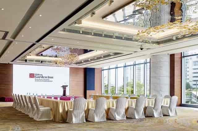 Modern meeting room at Hilton Garden Inn Hong Kong, perfect for corporate events.