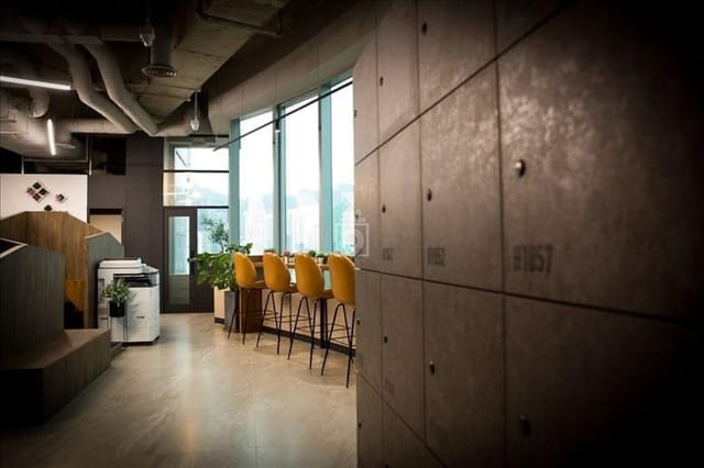 Modern corporate meeting space with large windows, ideal for networking events and brainstorming.