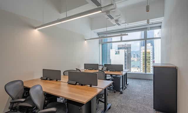Modern outdoor meeting space with large windows for collaboration and creativity.
