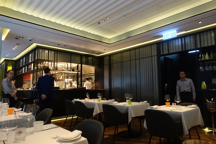 Modern dining room in Arcane, ideal for corporate dinners and private events.