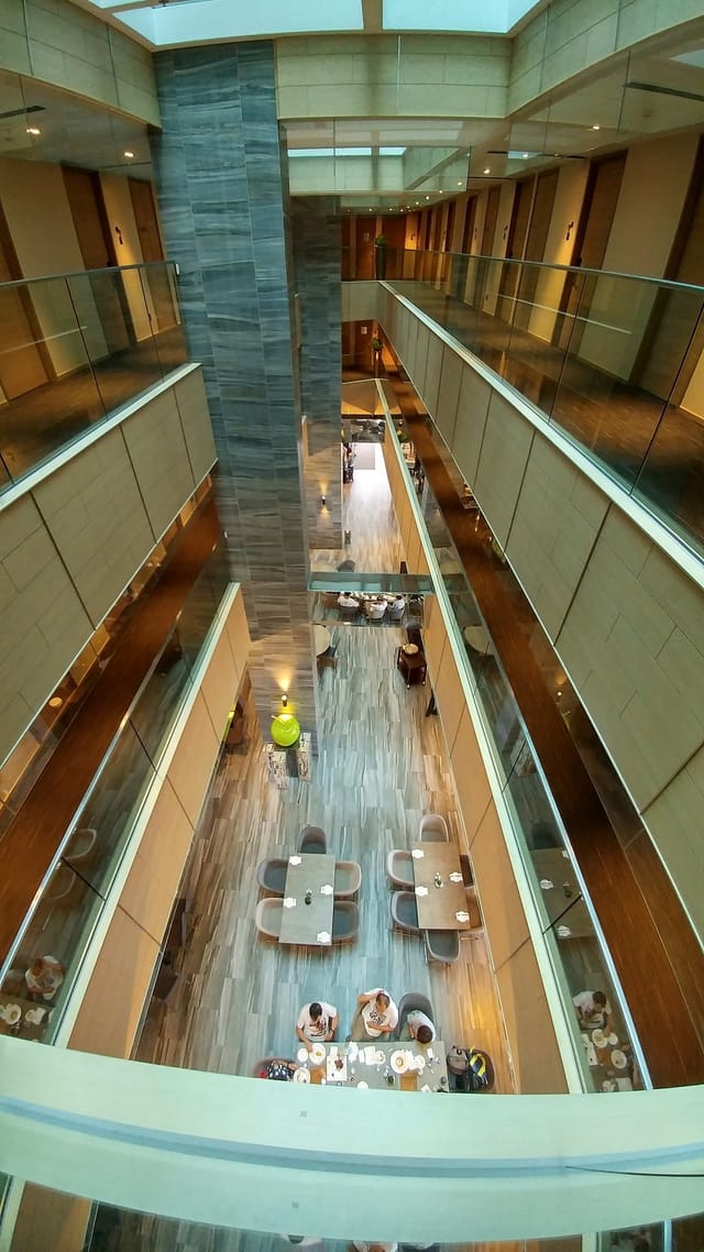 Modern conference venue with natural light, ideal for networking events and meetings.