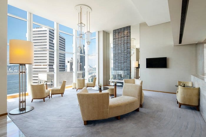 Sophisticated meeting space in Hotel Jen Hong Kong with natural light, ideal for events.