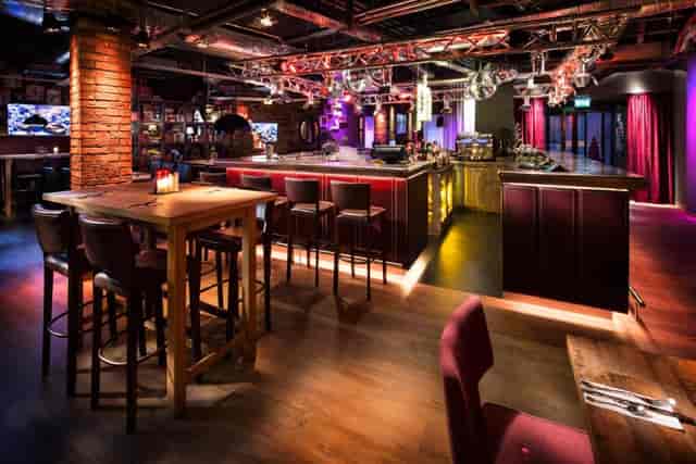 Pentalounge event space with stylish bar, ideal for cocktail receptions and team-building.