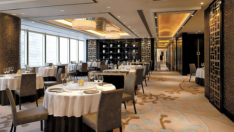 Elegant dining space at Ming Court, Cordis Hong Kong for upscale events and meetings.