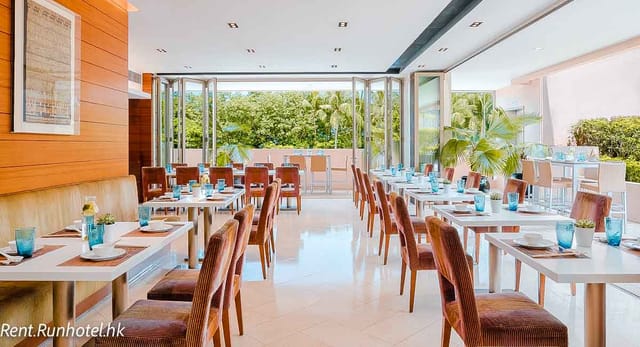Modern dining space at Gold Coast Hotel, perfect for events and meetings with natural light.