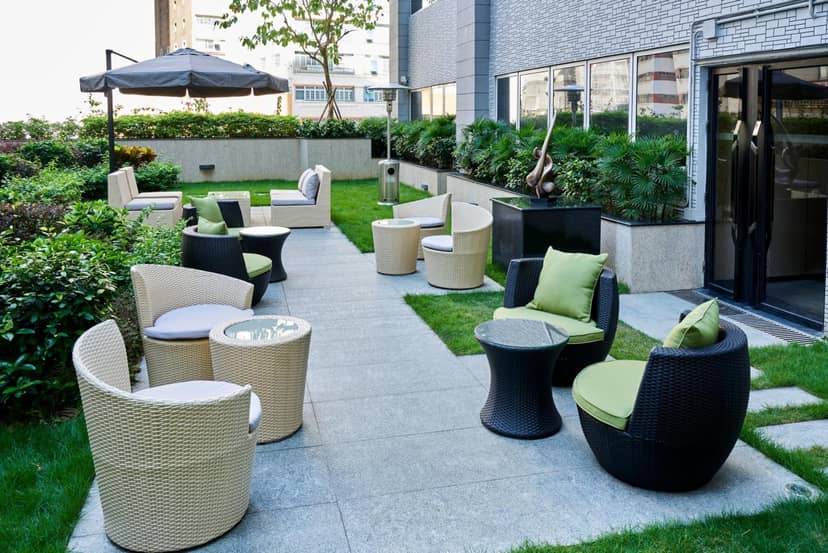 Stylish outdoor lounge at Hotel Ease Tsuen Wan, ideal for networking events and meetings.