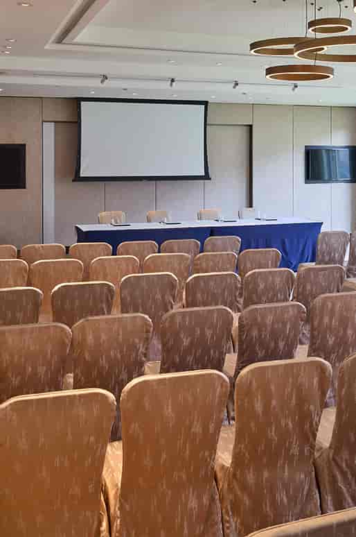Meeting space at Happy Valley Suites, Hong Kong Football Club, ideal for presentations.