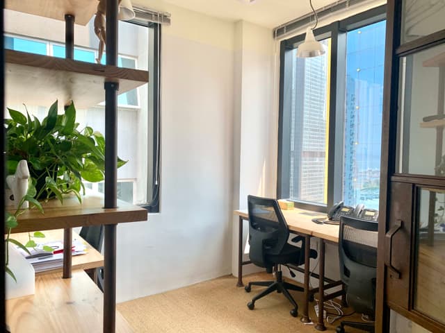 21F Indoor Space