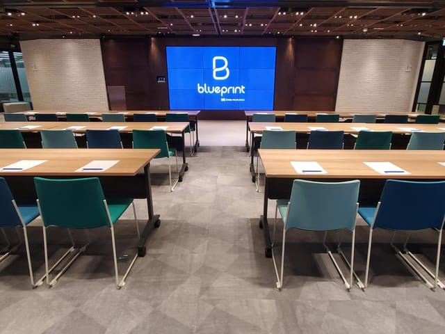 Professional meeting space with modern decor, ideal for events and presentations.