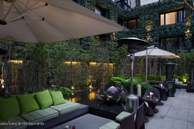 Open-Air Lounge in Vibes: stylish outdoor venue for intimate gatherings and networking events.