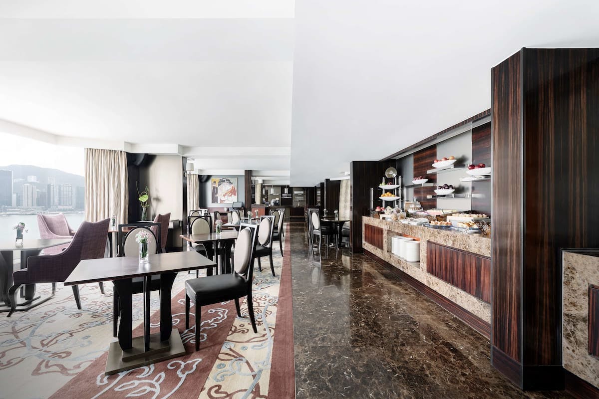 Sophisticated meeting room in Kowloon Shangri-La, ideal for networking events and gatherings.