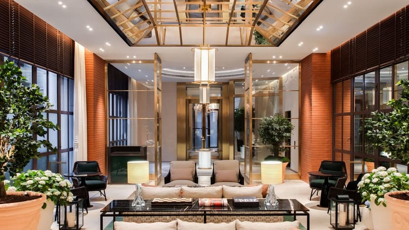 Modern meeting room with natural light, ideal for networking and casual events.