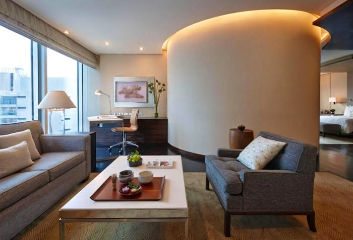 Chairman’s Suite at Four Seasons Tokyo: modern, spacious venue for VIP meetings and events.