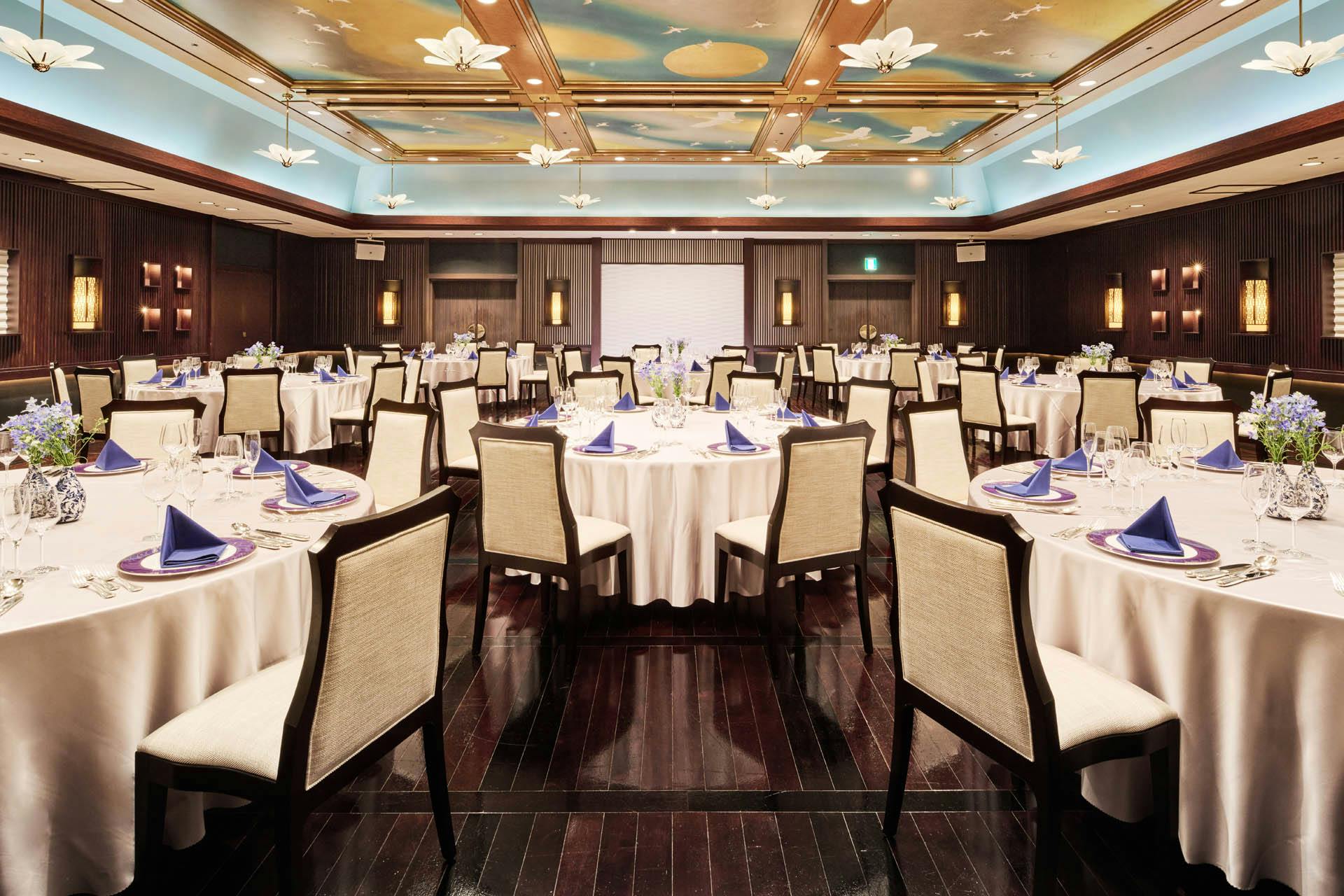 Elegant banquet hall in Hotel Gajoen Tokyo, ideal for corporate events and upscale celebrations.
