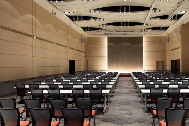 Modern conference room in Tokyo with ergonomic seating for corporate meetings and events.