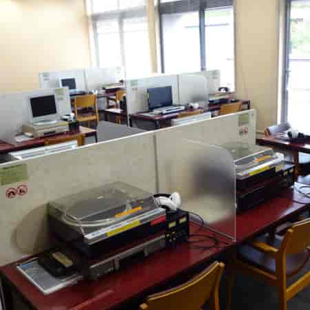 Music Library in Tokyo: workstations for audio production workshops and sound mixing.