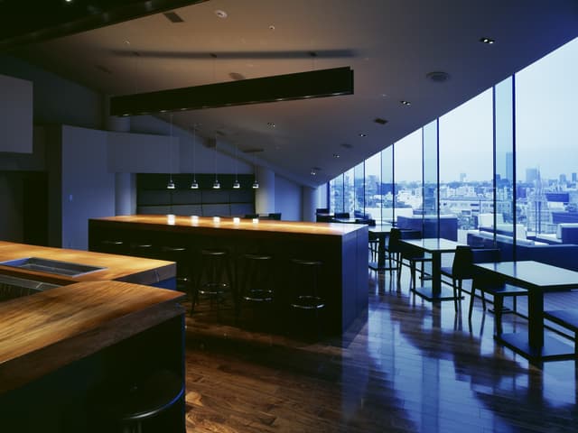 TWO ROOMS Grill & Bar