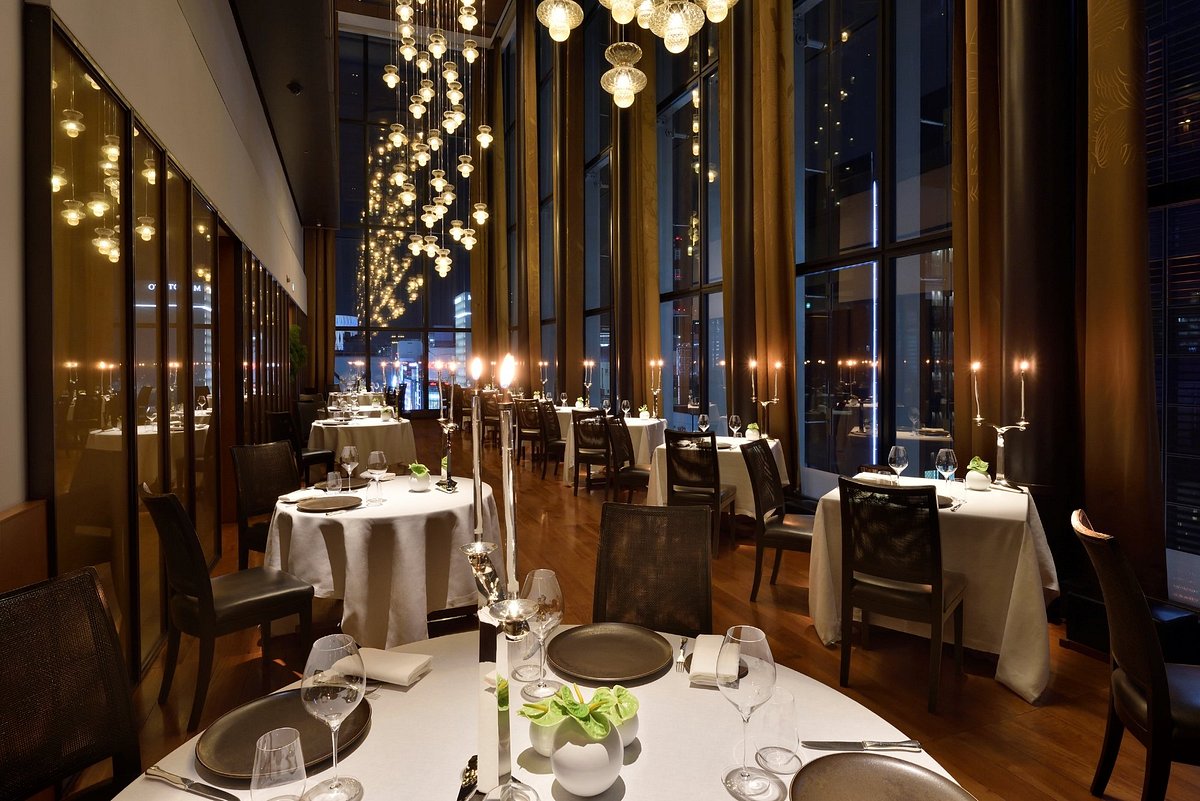 Elegant dining space at Bvlgari Restaurant Tokyo, perfect for upscale events and gatherings.