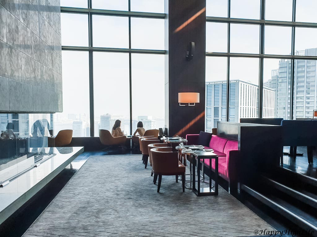 Modern lounge in Conrad Tokyo with city view, ideal for networking events and meetings.