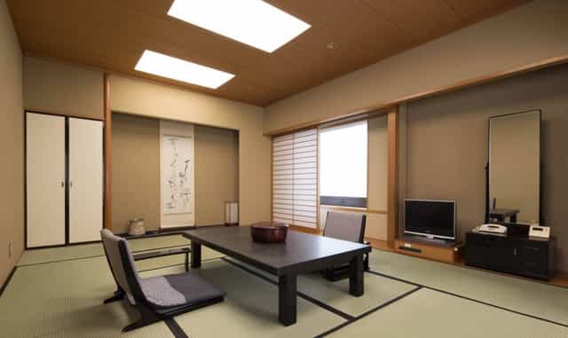 Serene meeting space with tatami flooring at Hotel East 21 Tokyo for intimate gatherings.
