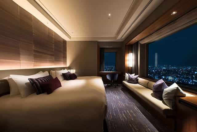 Rooftop bar at Cerulean Tower Hotel with city views, perfect for events and VIP gatherings.