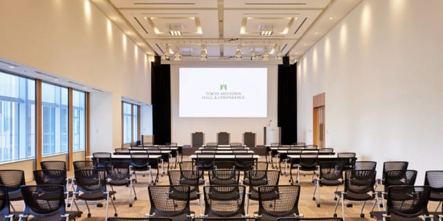 Modern meeting space in Tokyo Midtown, ideal for corporate events and presentations.