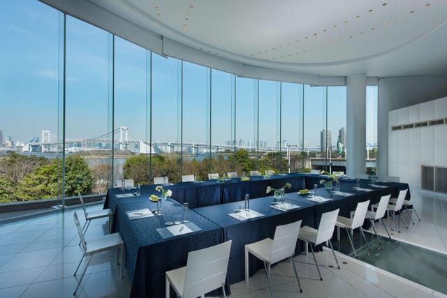 Modern meeting room with large windows at Hilton Tokyo Odaiba for corporate events.
