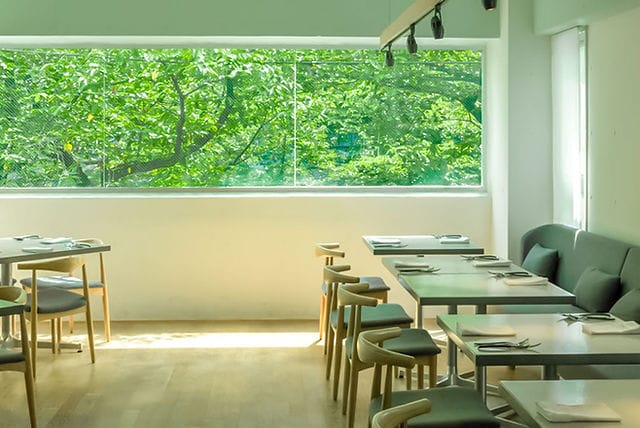 Bright restaurant counter in CRAFTALE, perfect for events and gatherings with natural light.