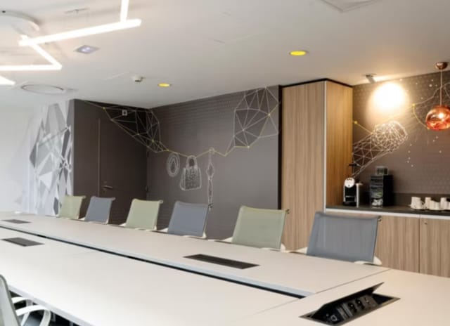 Modern meeting room at Holiday Inn Reims, featuring sleek design and integrated technology.