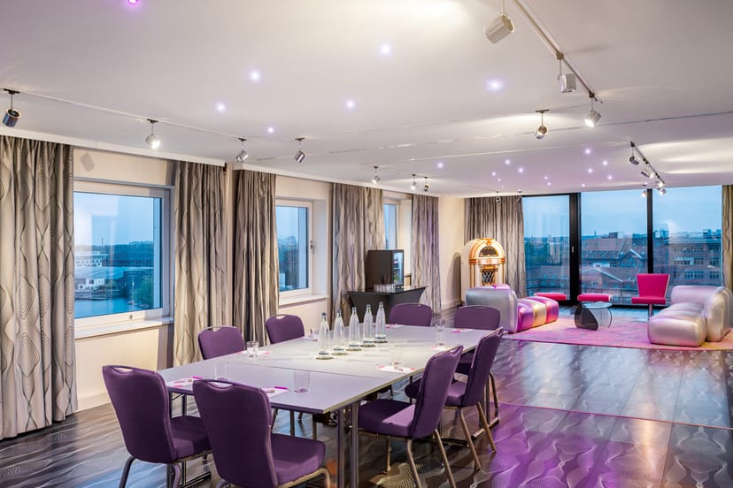 Modern meeting room in Nhow Berlin with large table, ideal for professional gatherings.