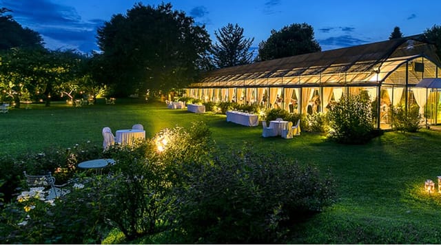 Outdoor event space at Mercure Reims, ideal for weddings and corporate gatherings.
