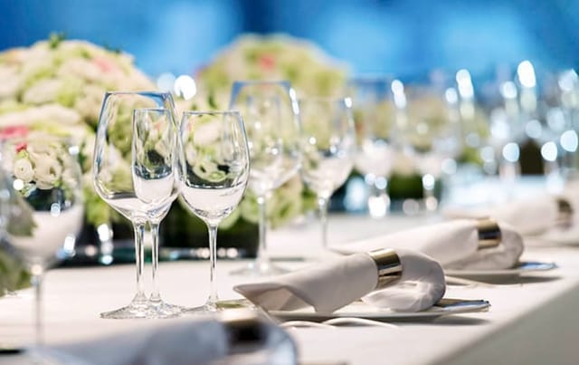 Elegant table setting with floral centerpieces for private events at Mercure Reims Hotel.