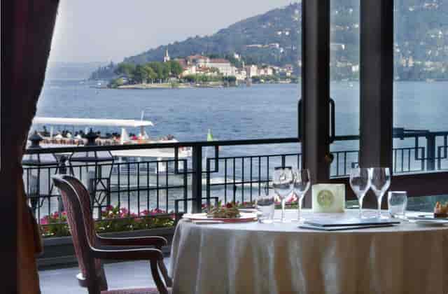 Elegant waterfront dining at Ristorante Tre Isole, perfect for upscale events and gatherings.